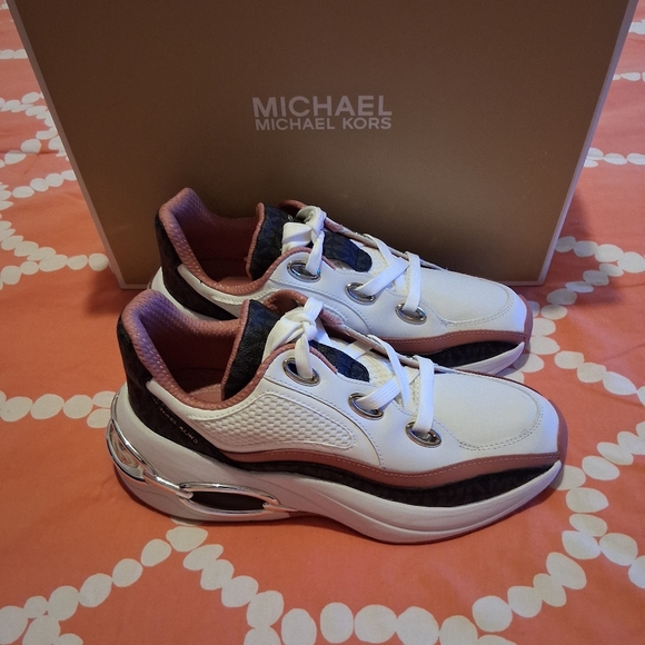 Michael Kors Toni Trainer Sneakers - Picture 2 of 12